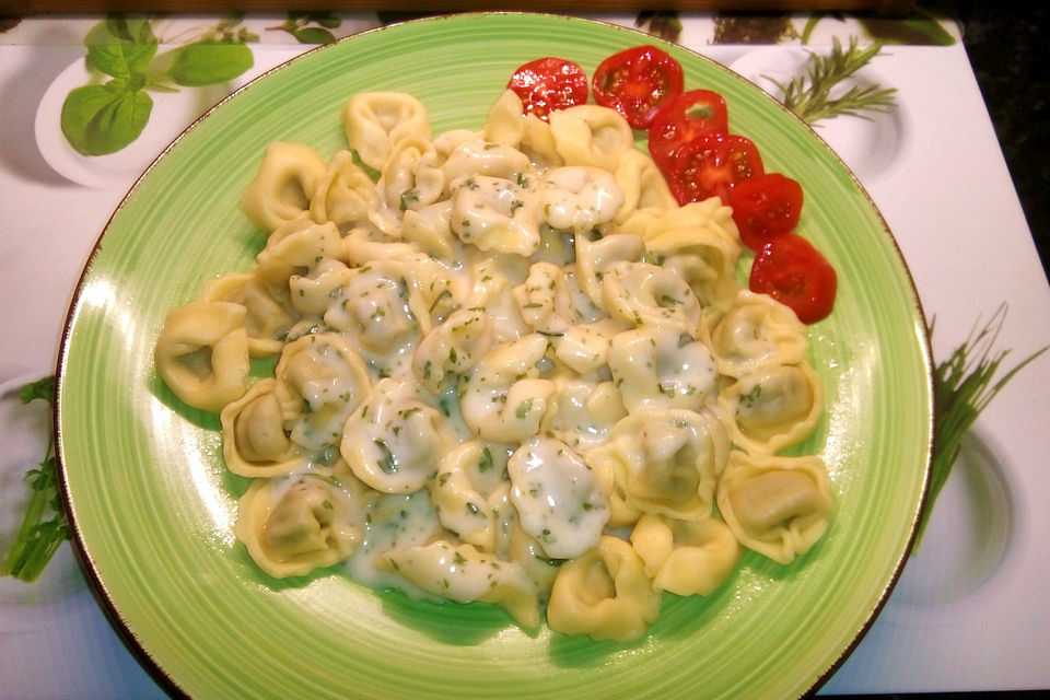 Tortellini in Petersiliensoße