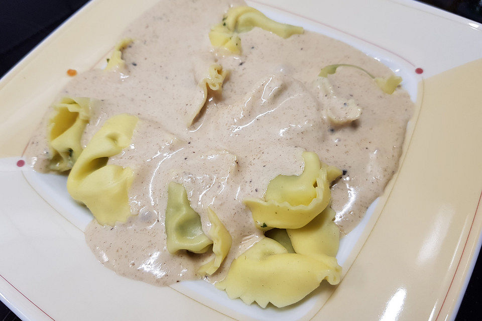 Tortellini in Petersiliensoße