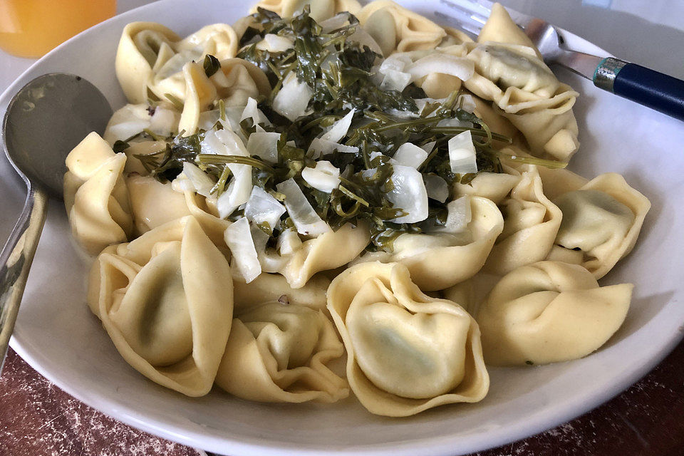 Tortellini in Petersiliensoße