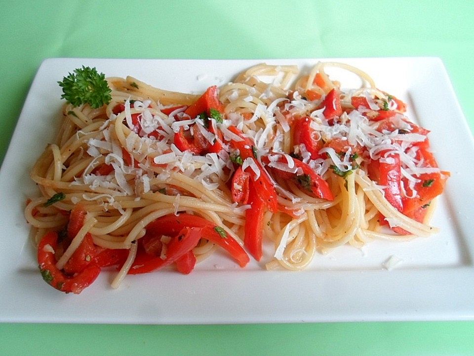 Spaghetti mit Paprika, Tomaten und Kräutern von Koelkast| Chefkoch