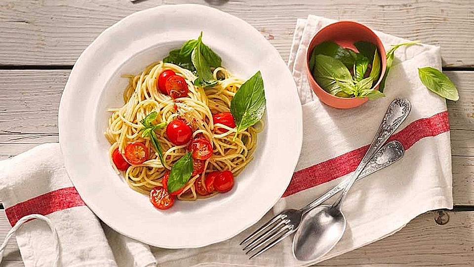 Spaghetti-mit-kalter-Tomatensauce