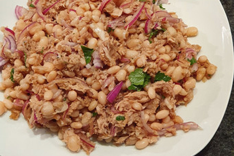 Toskanischer Thunfischsalat mit Bohnen und Zwiebeln