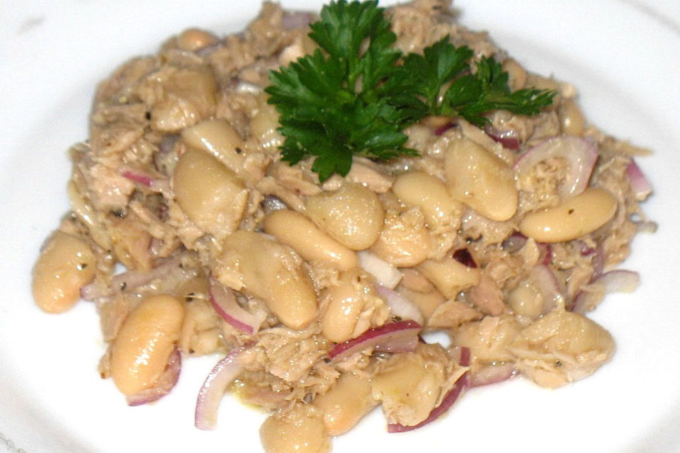 Toskanischer Thunfischsalat mit Bohnen und Zwiebeln