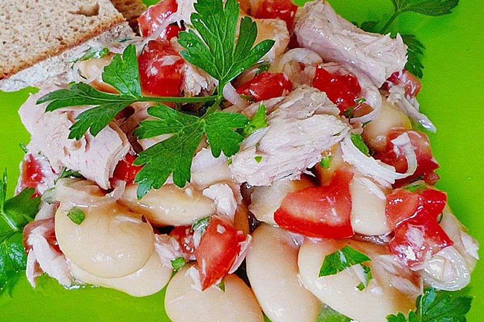 Toskanischer Thunfischsalat mit Bohnen und Zwiebeln