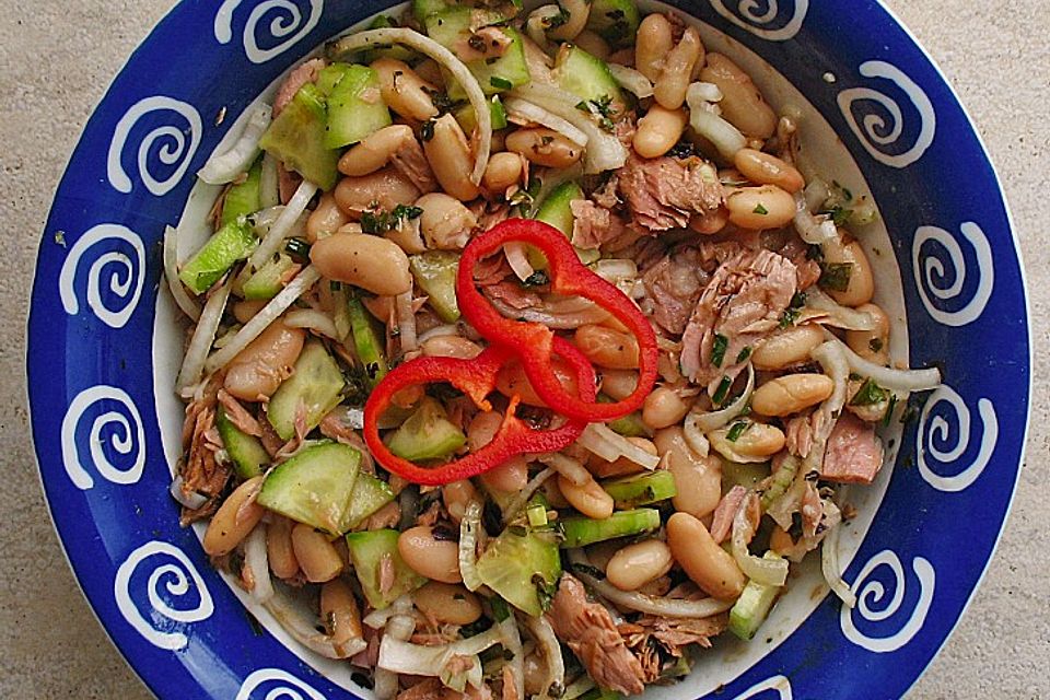 Toskanischer Thunfischsalat mit Bohnen und Zwiebeln