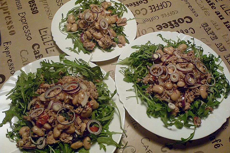 Toskanischer Thunfischsalat mit Bohnen und Zwiebeln