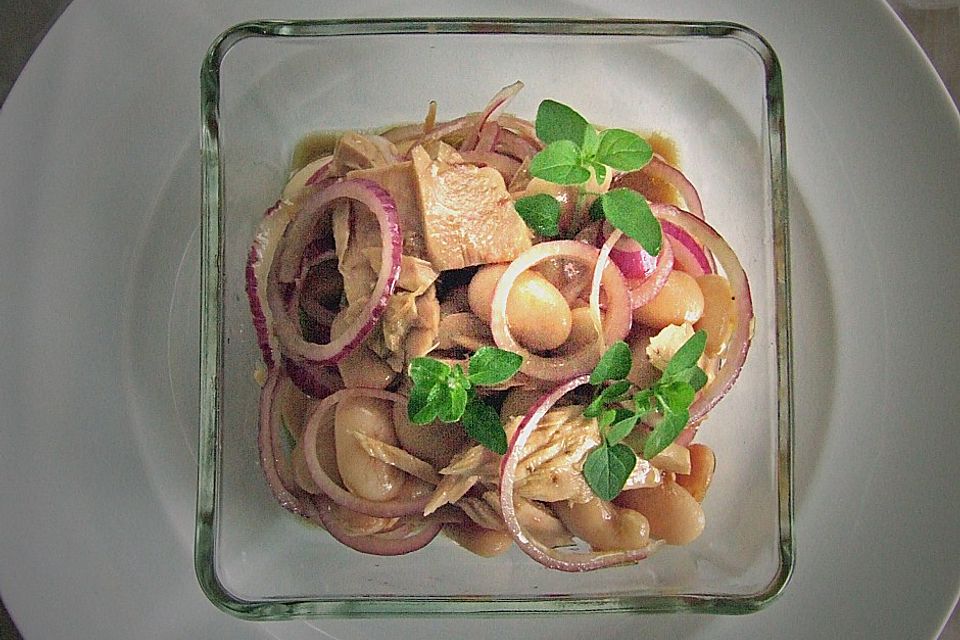 Toskanischer Thunfischsalat mit Bohnen und Zwiebeln