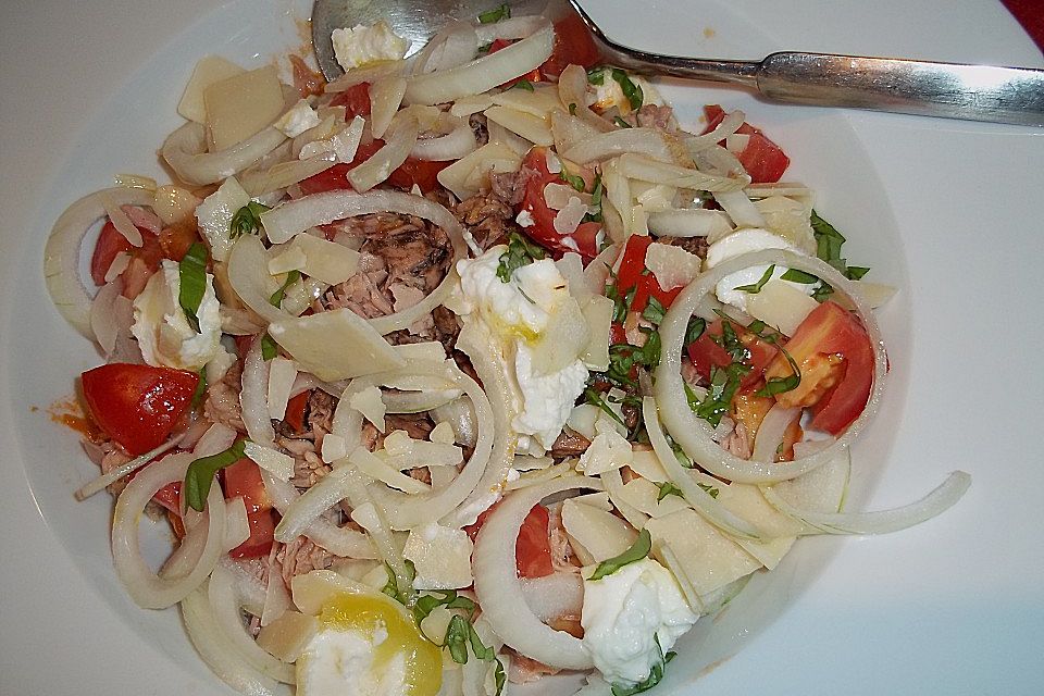 Toskanischer Thunfischsalat mit Bohnen und Zwiebeln