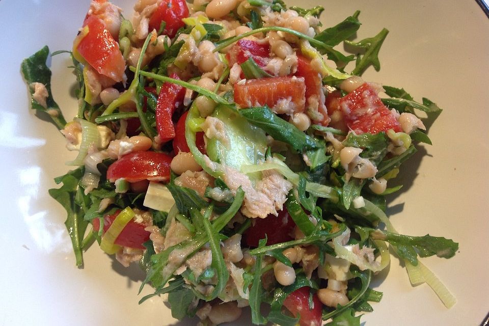 Toskanischer Thunfischsalat mit Bohnen und Zwiebeln