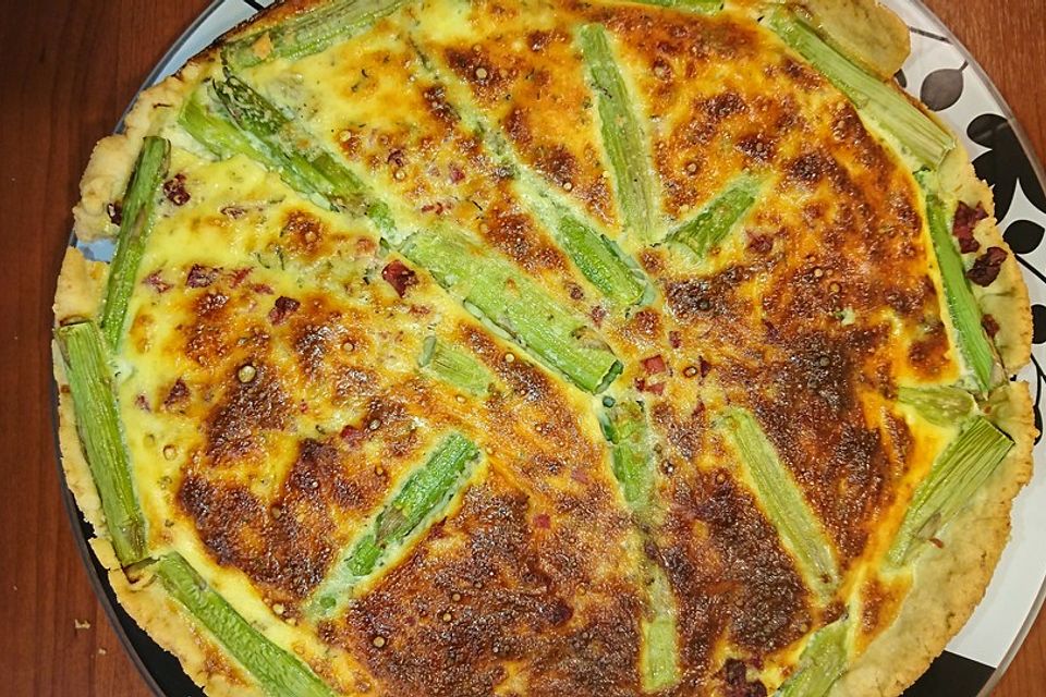 Spargelquiche mit Parmesan