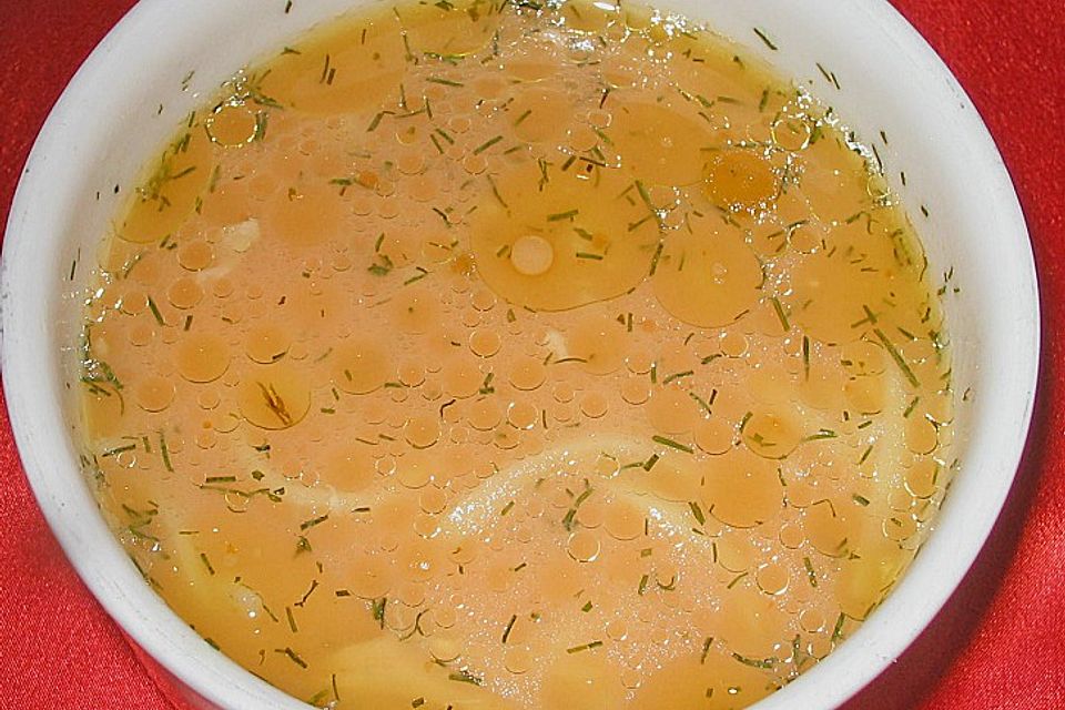 Schnelle Tomatensuppe mit Hühnchen und Nudeln