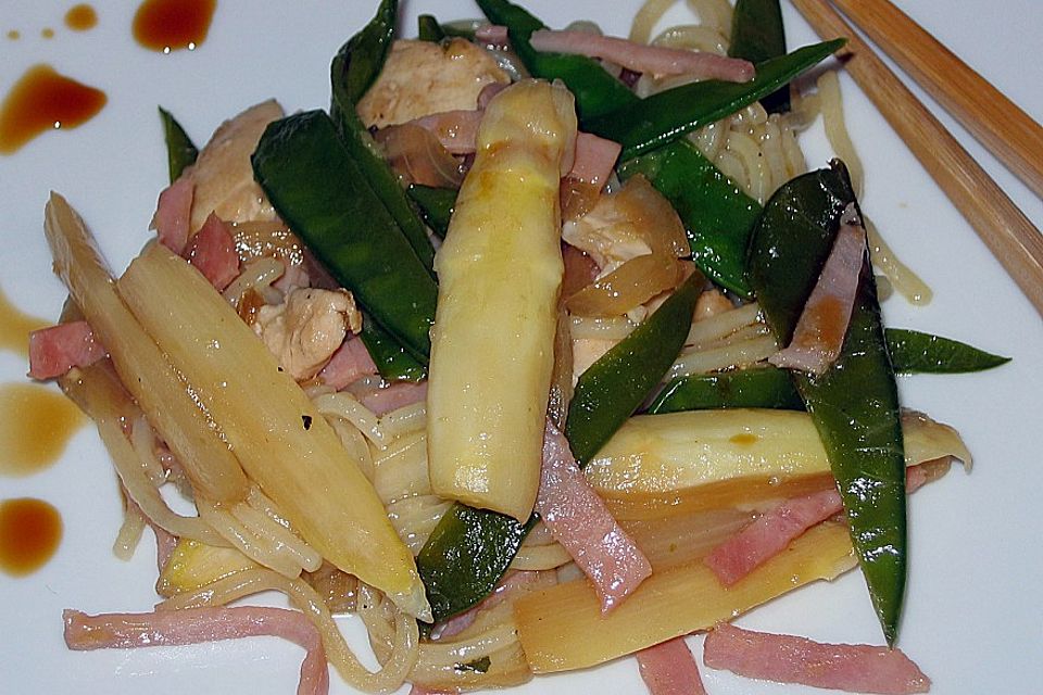 Chow Mein mit Spargel