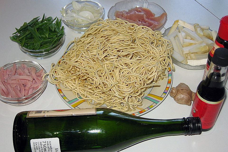 Chow Mein mit Spargel