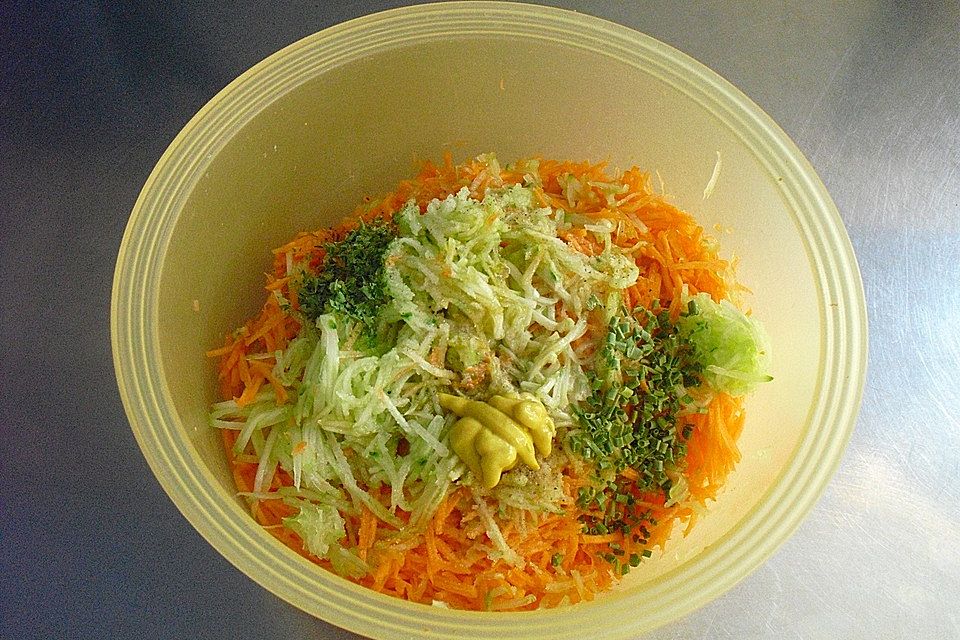 Karotten - Gurken Sommersalat Karotten - Gurken Sommersalat