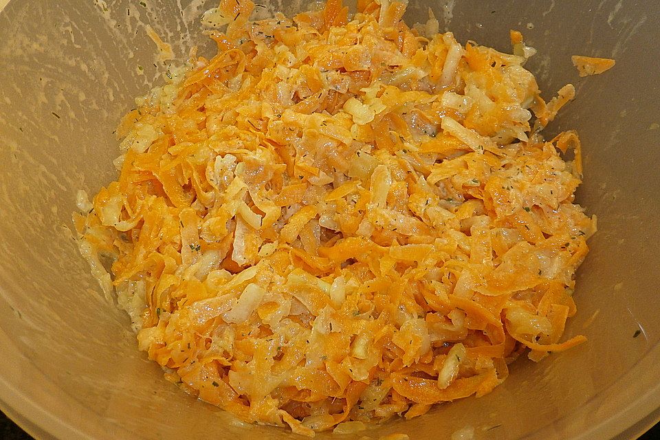 Karotten - Gurken Sommersalat Karotten - Gurken Sommersalat