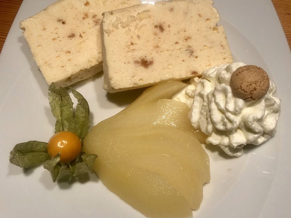 Amarettoparfait mit pochierter Birne von Koelkast| Chefkoch
