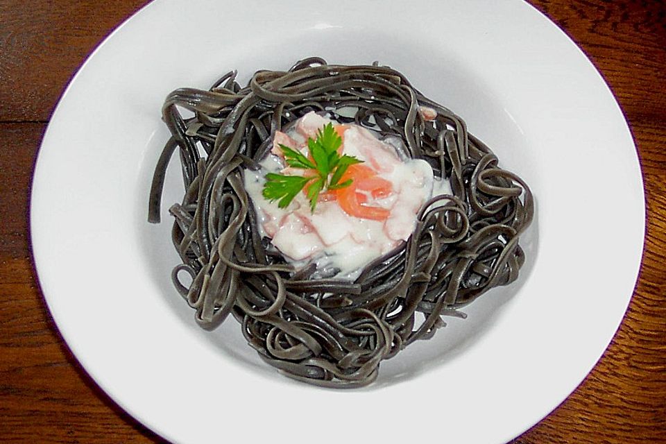 Schwarze Spaghetti mit Meerrettich