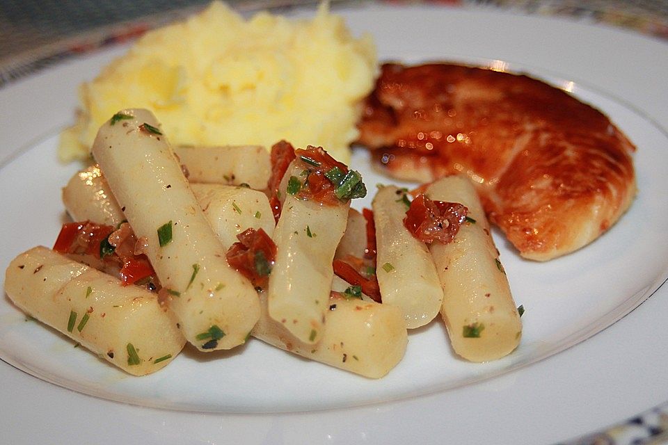 Schwarzwurzel - Salat mit getrockneten Tomaten