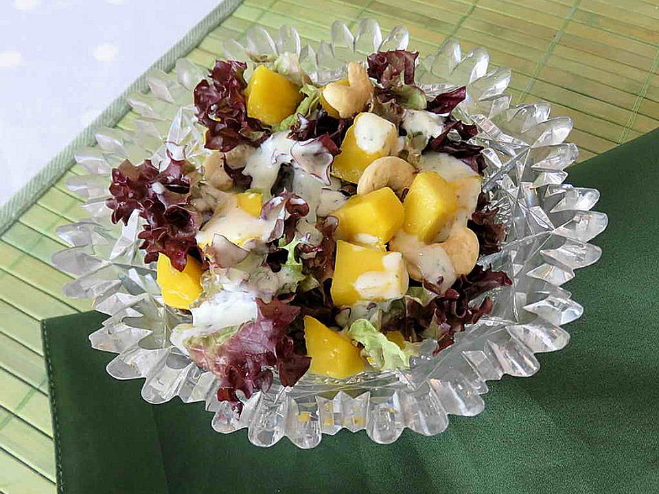 Salat mit Mango und Cashewnüssen von kiwibrombeer| Chefkoch