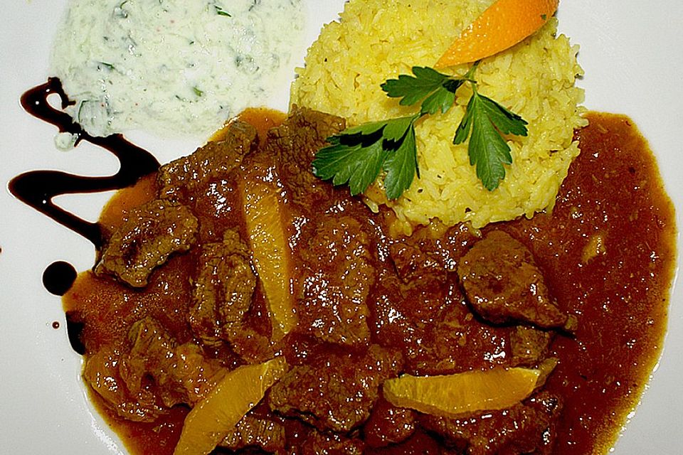 Rindercurry mit Orangen und Joghurt - Dip