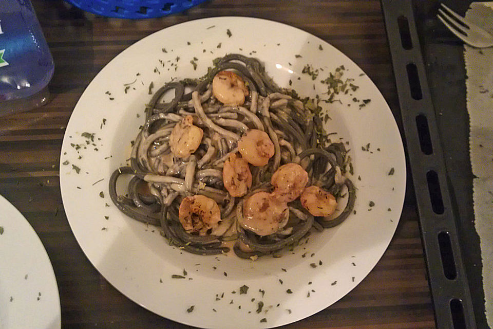 Sepia - Spaghetti mit weißer Tomatensauce