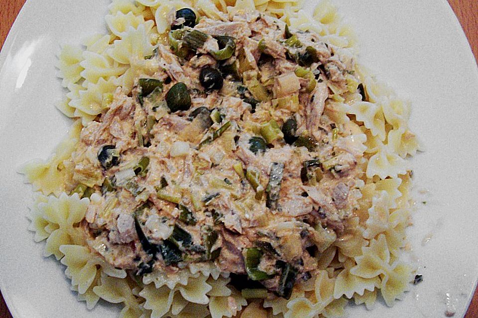 Farfalle mit Thunfisch und Kapern