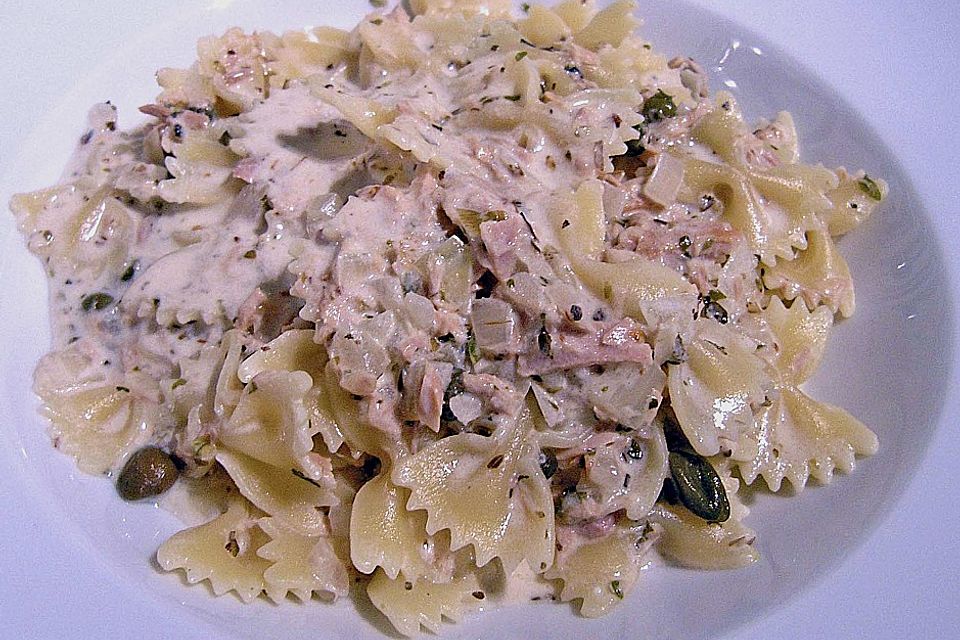 Farfalle mit Thunfisch und Kapern