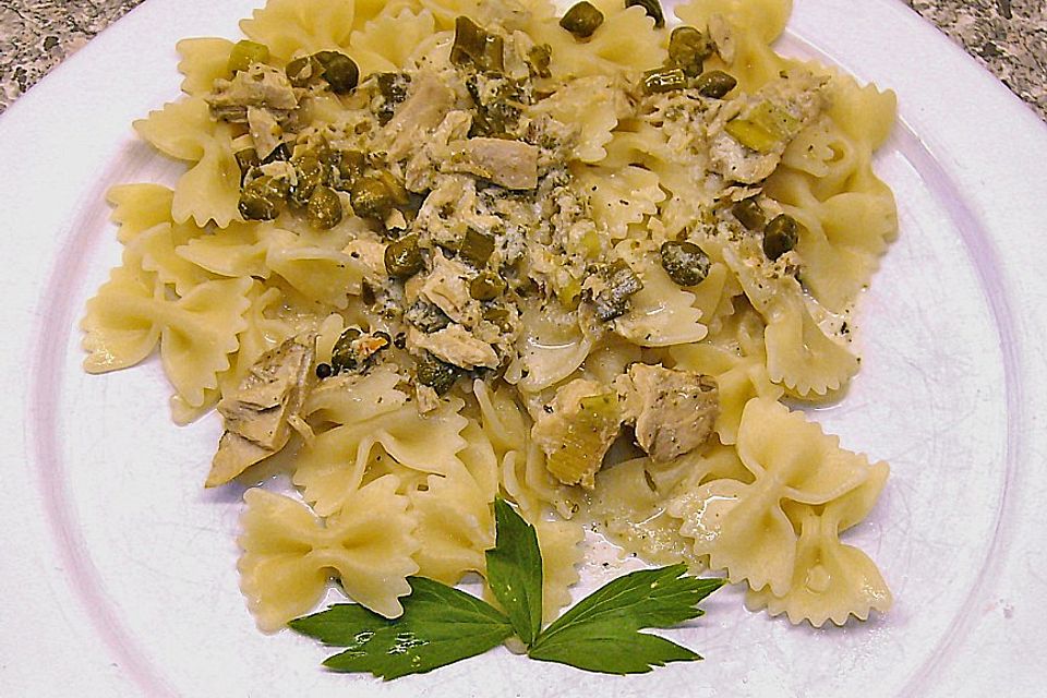 Farfalle mit Thunfisch und Kapern