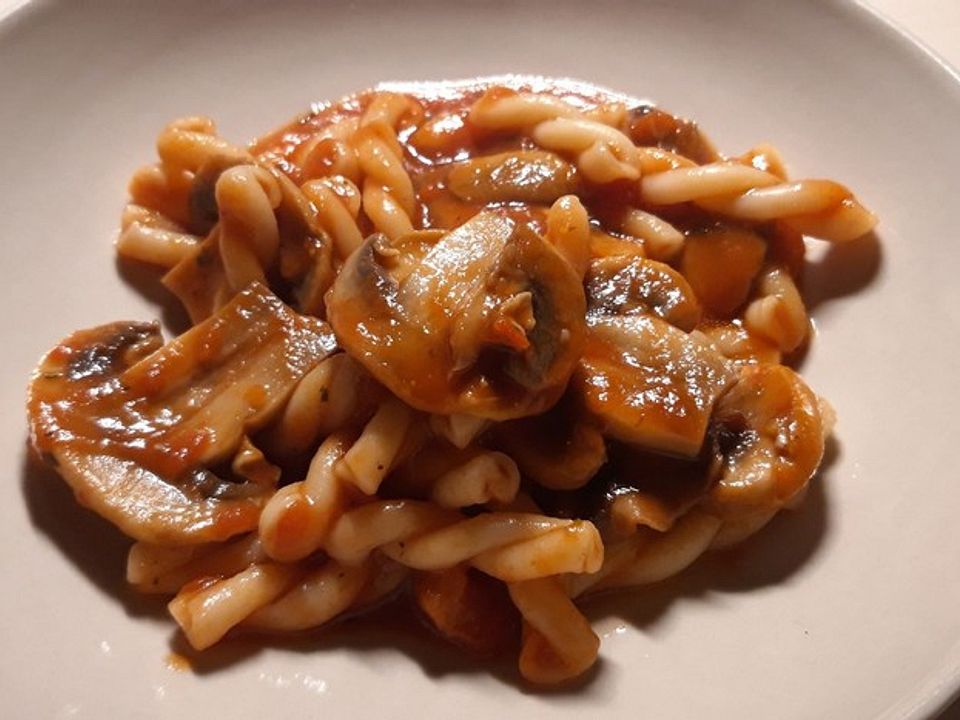 Nudeln mit Tomaten - Pilz - Soße von renchen73| Chefkoch