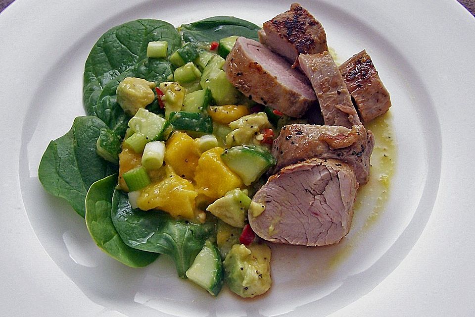 Avocado - Mango - Salsa zu Schweinefilet