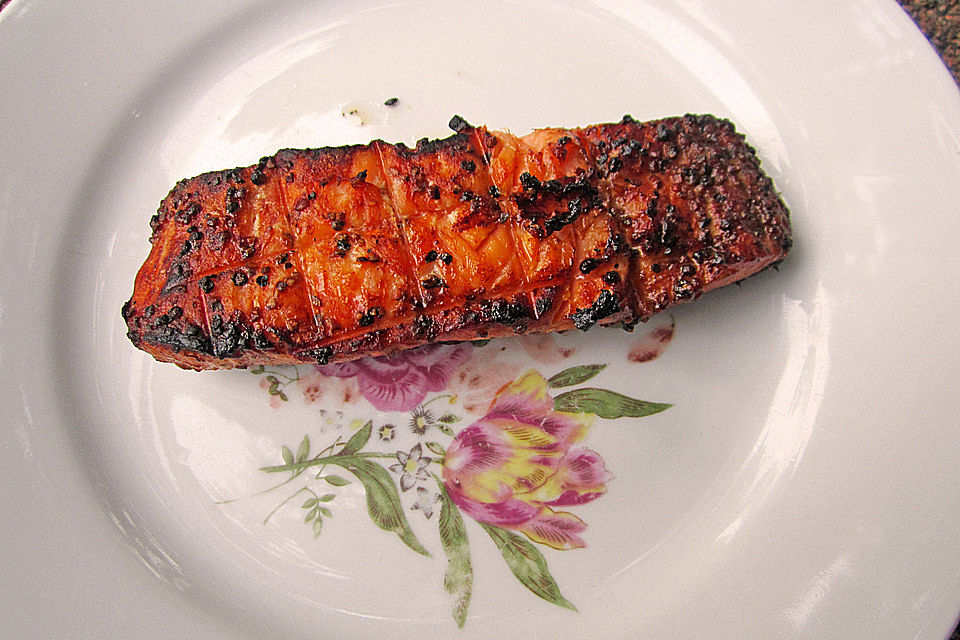 Gegrillter Lachs a la mediterrana