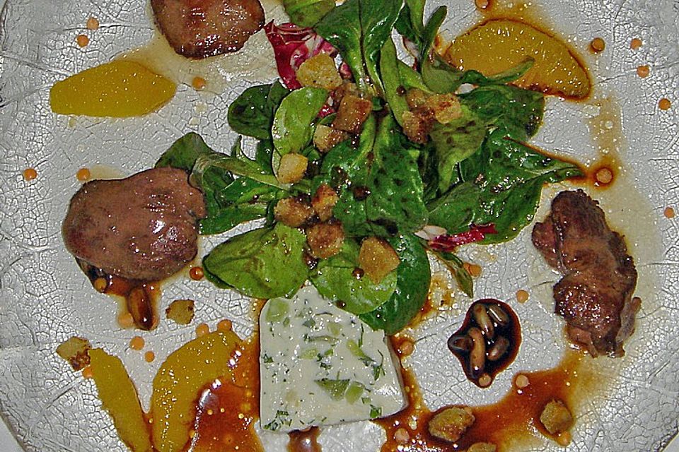 Lurenas Feldsalat mit gebratener Hähnchenleber an Orangen - Balsamico - Dressing