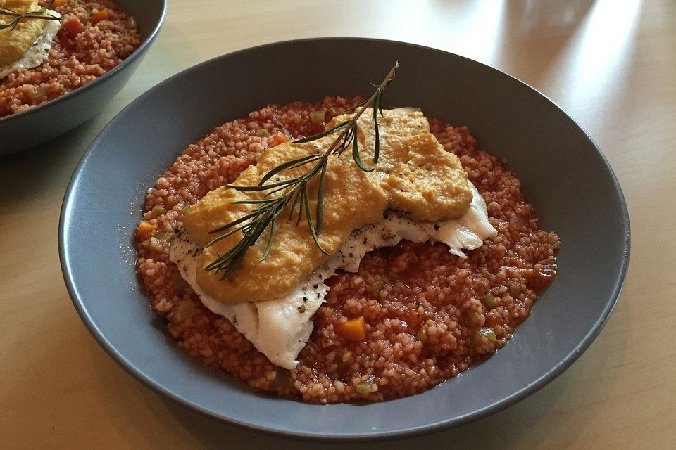 Dorsch Rückenfilet mit Waldkräutersenfkruste auf Tomaten - Gemüserisotto