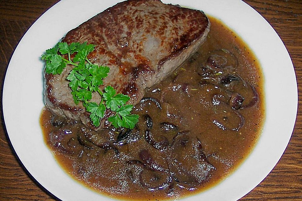 Rindshüftsteak an Zwiebel - Bier - Sauce