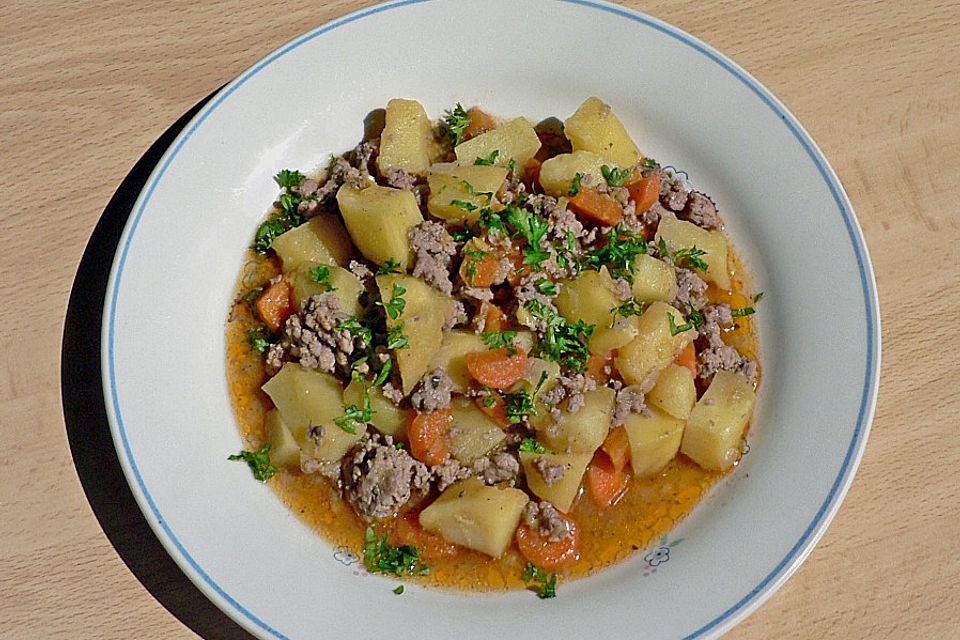 Faschiertes mit Kartoffeln und Gemüse