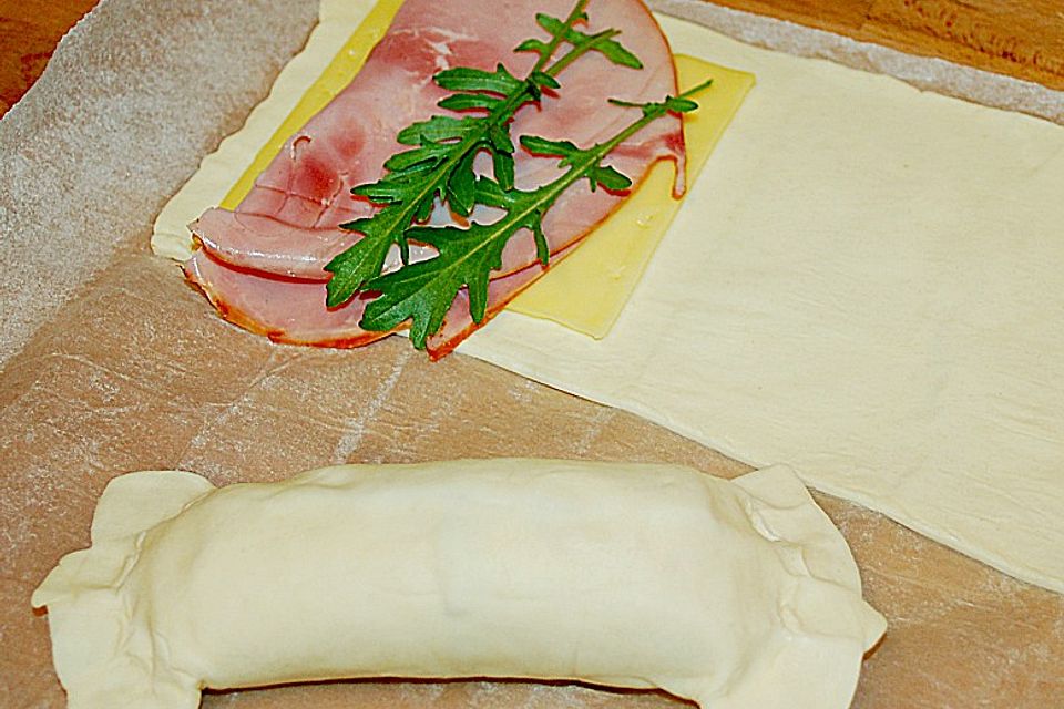 Gefüllter Blätterteig mit Schinken und Käse