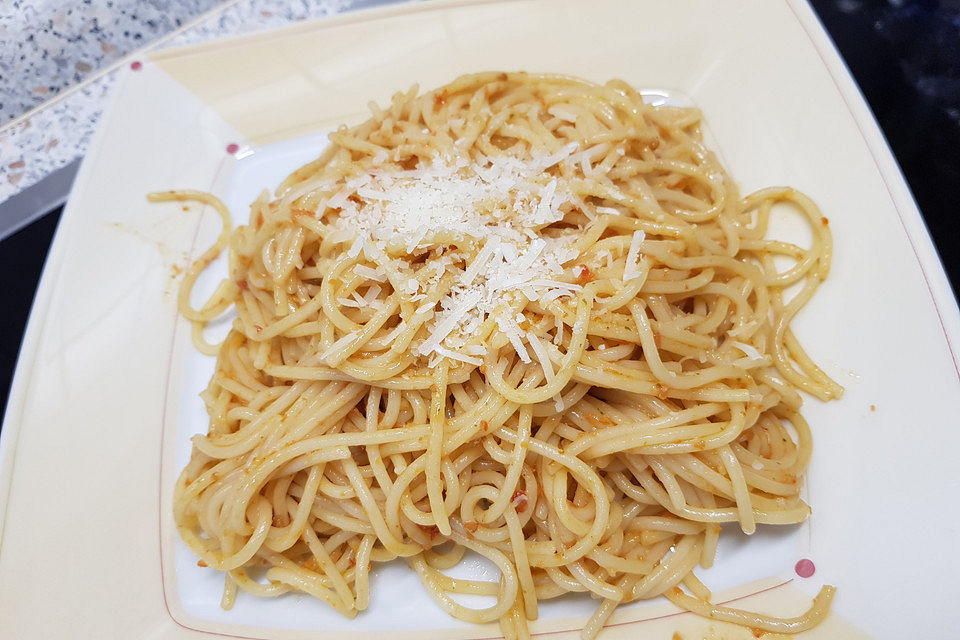 Spaghetti mit Pesto Rosso