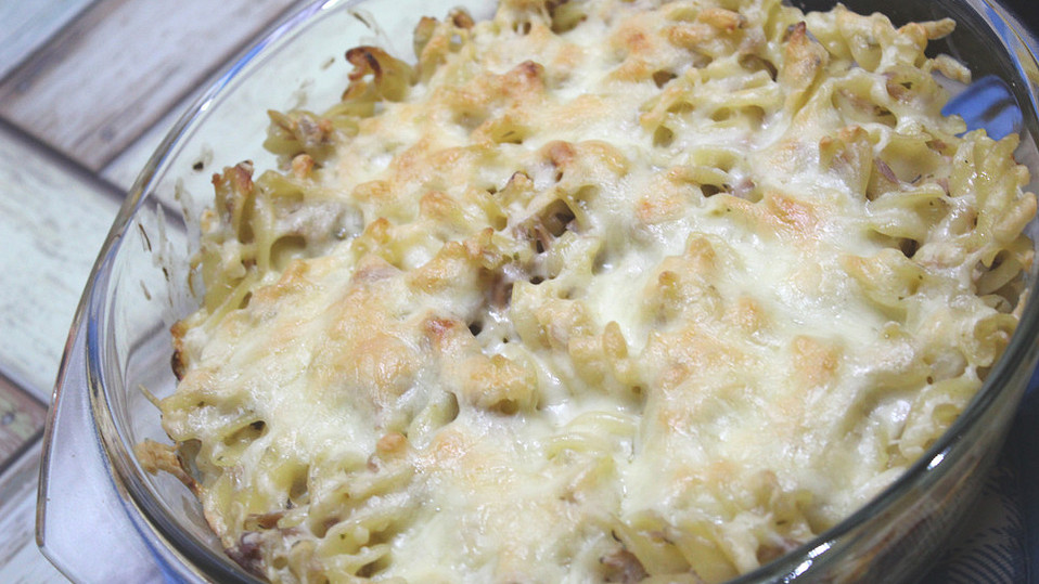 Nudel-Thunfisch-Auflauf mit Käse überbacken von Hexe372