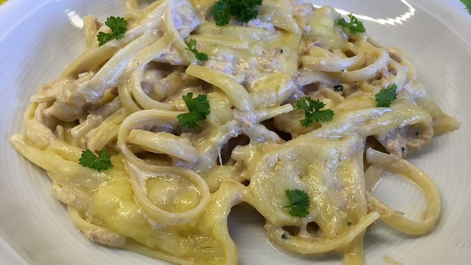 Nudel-Thunfisch-Auflauf mit Käse überbacken von Hexe372