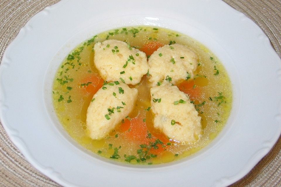 Rindfleischsuppe mit Grießnockeln