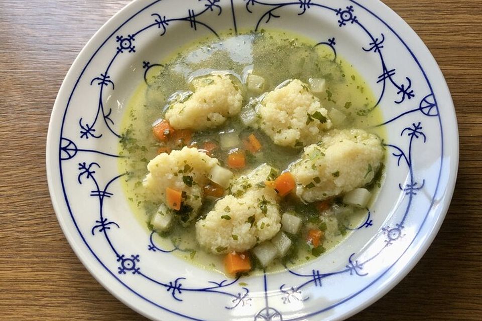 Rindfleischsuppe mit Grießnockeln