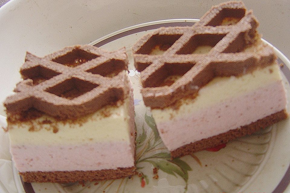 2 - farbige Käsesahnetorte