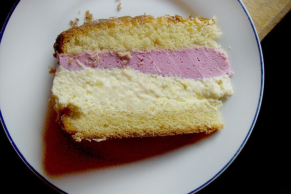 2 - farbige Käsesahnetorte