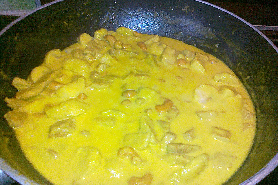 Curry - Geschnetzeltes mit Cashewkernen und Bananen Curry - Geschnetzeltes mit Cashewkernen und Bananen