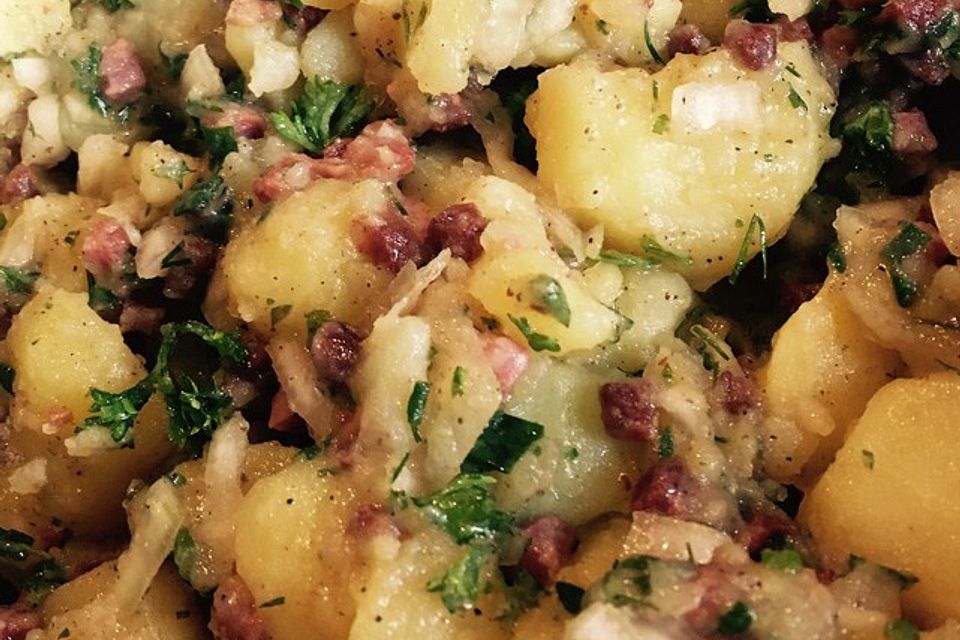 Warmer Kartoffelsalat mit Speck