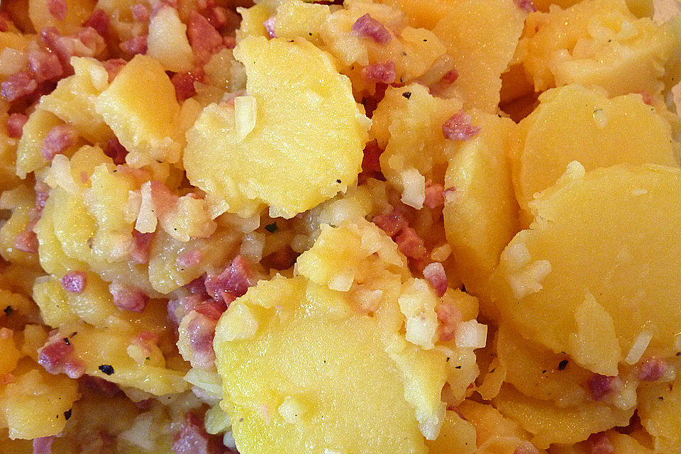 Warmer Kartoffelsalat mit Speck