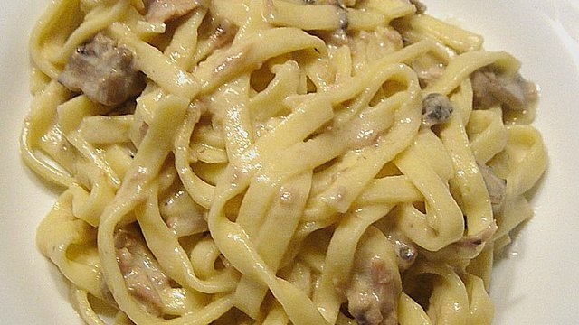 Spaghetti mit Champignon - Sahne - Soße von karaburun Spaghetti mit Champignon - Sahne - Soße von karaburun