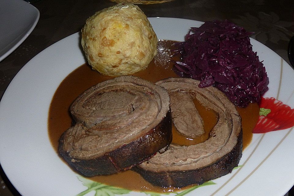 Hirschbraten in Sauerrahmsauce