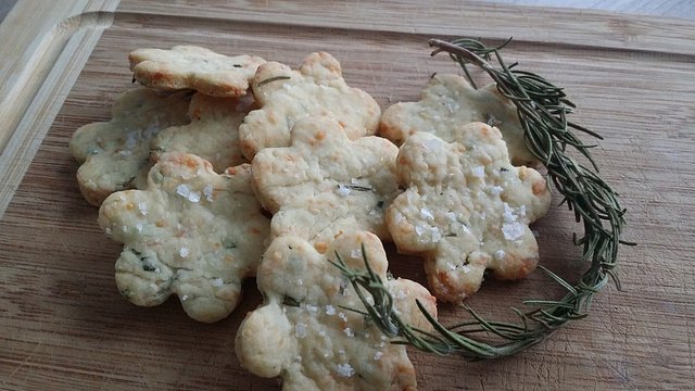 Parmesan - Rosmarin - Cracker von maulwurfchen