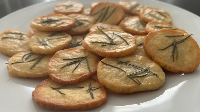 Parmesan - Rosmarin - Cracker von maulwurfchen